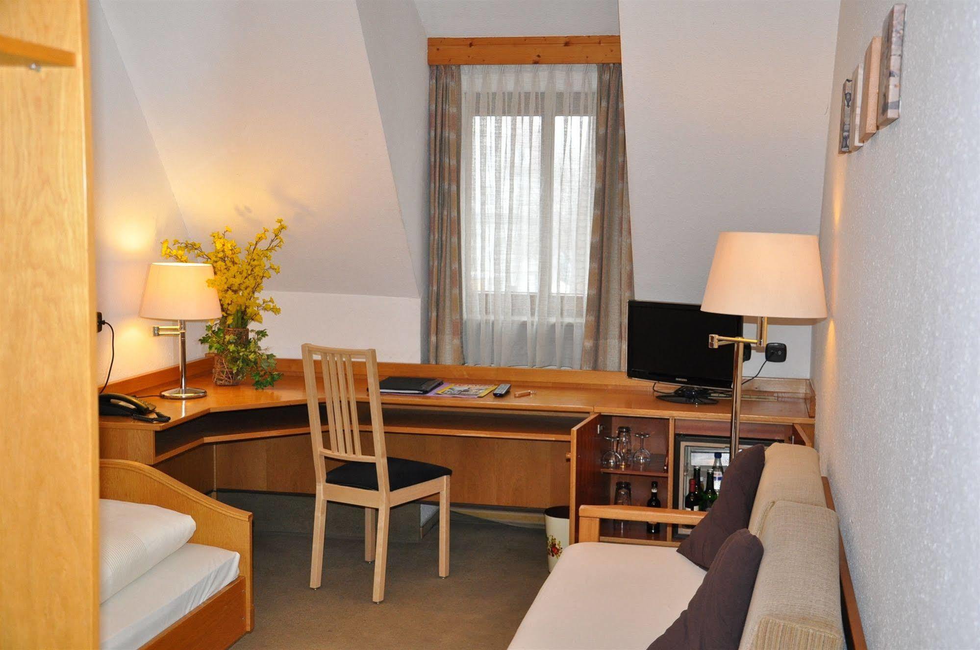 Hotel Und Restaurant Lamm Giengen an der Brenz Exteriör bild